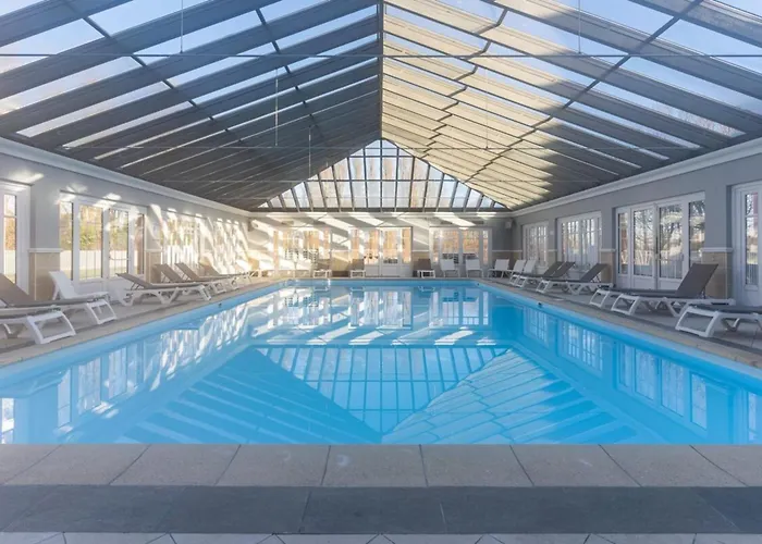T2 au cœur du parc équestre avec piscine et tennis